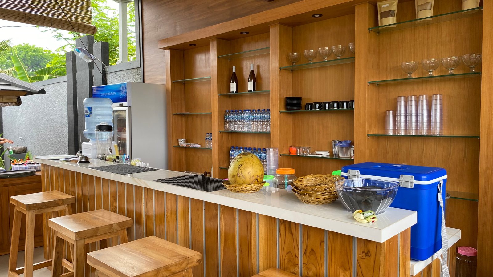 Bar dengan Aneka  Baverages - Galeri Cahaya Resto Seafood Singaraja