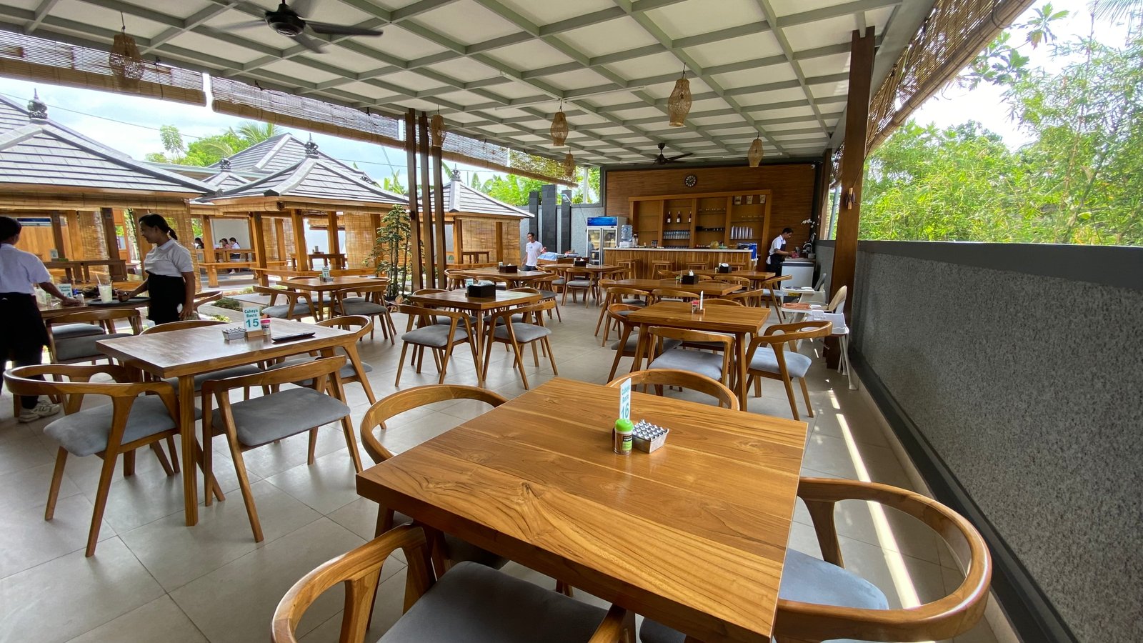 Dining Area Luas - Galeri Cahaya Resto Seafood Singaraja